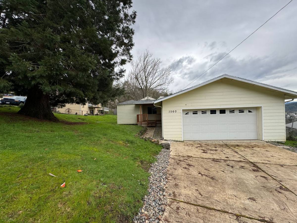 House for rent at 1560 NE Winter St, Roseburg, OR 97470