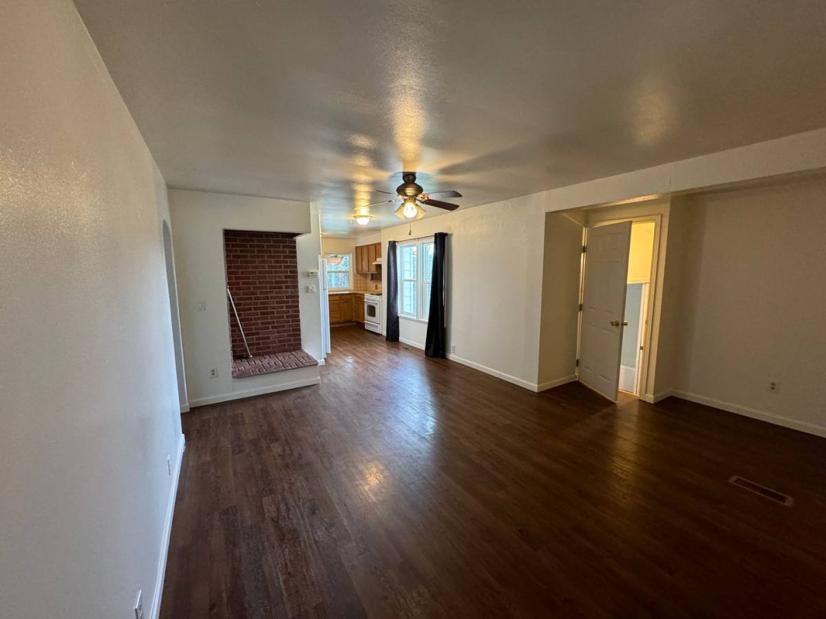House for rent at 1560 NE Winter St, Roseburg, OR 97470