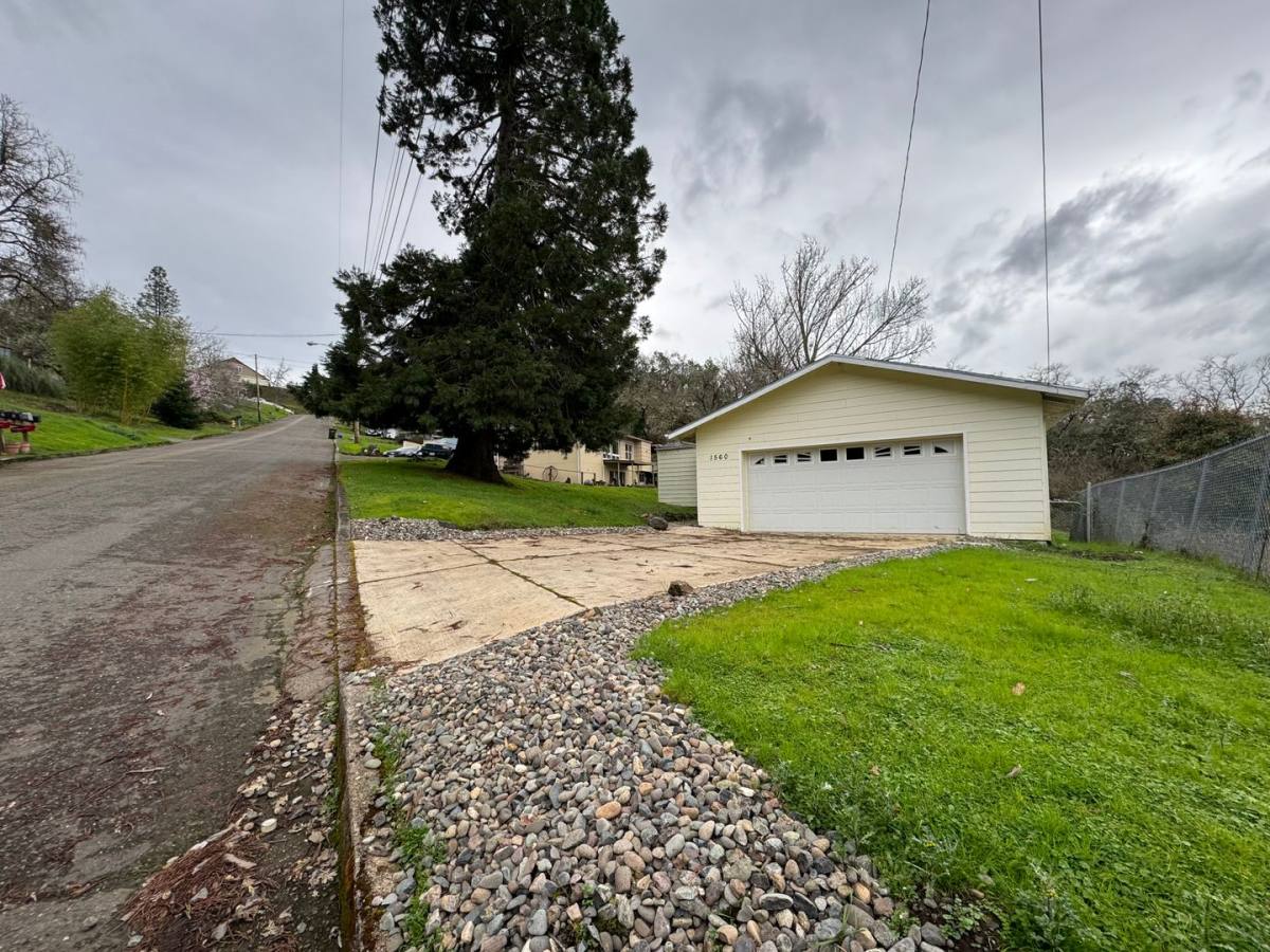 House for rent at 1560 NE Winter St, Roseburg, OR 97470