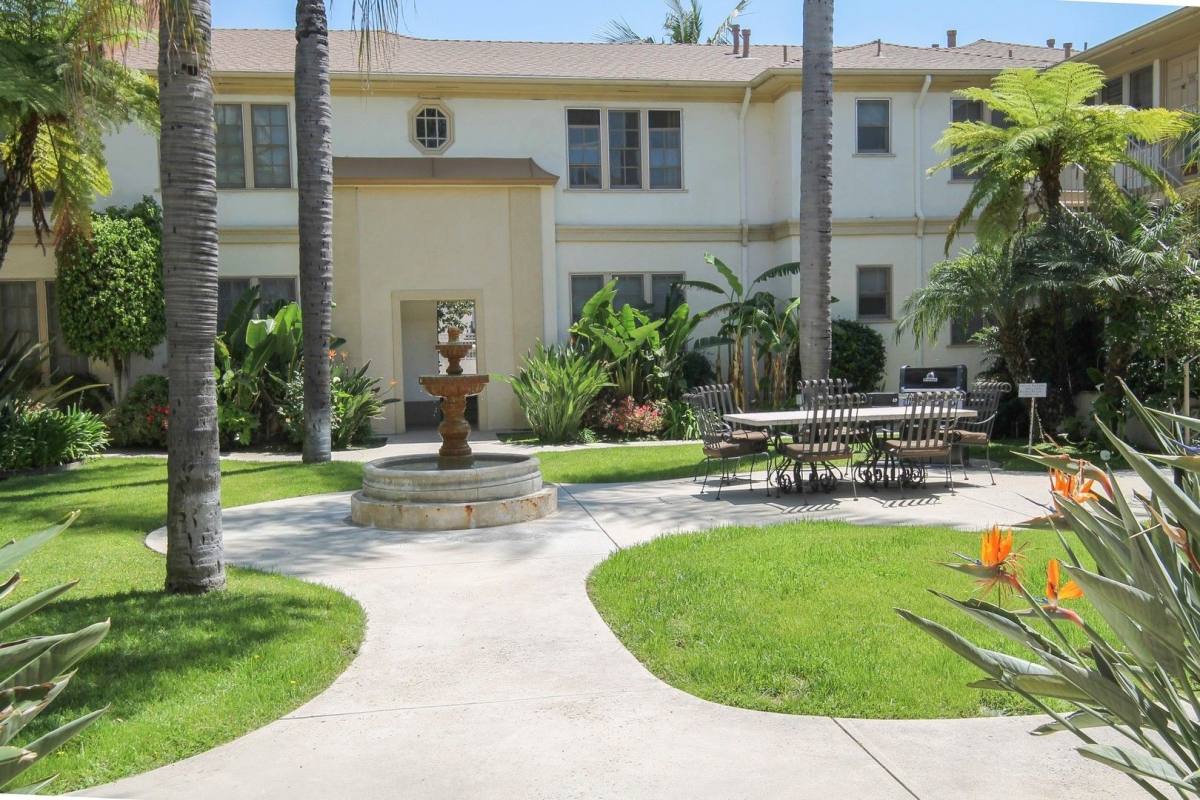 Apartment for rent at 15127-37 Dickens St, Sherman Oaks, CA 91403