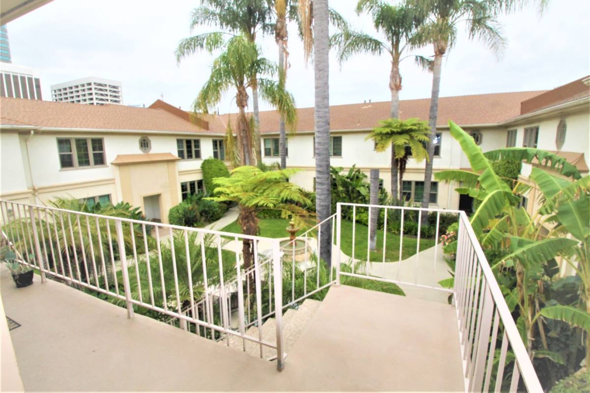 Apartment for rent at 15127-37 Dickens St, Sherman Oaks, CA 91403