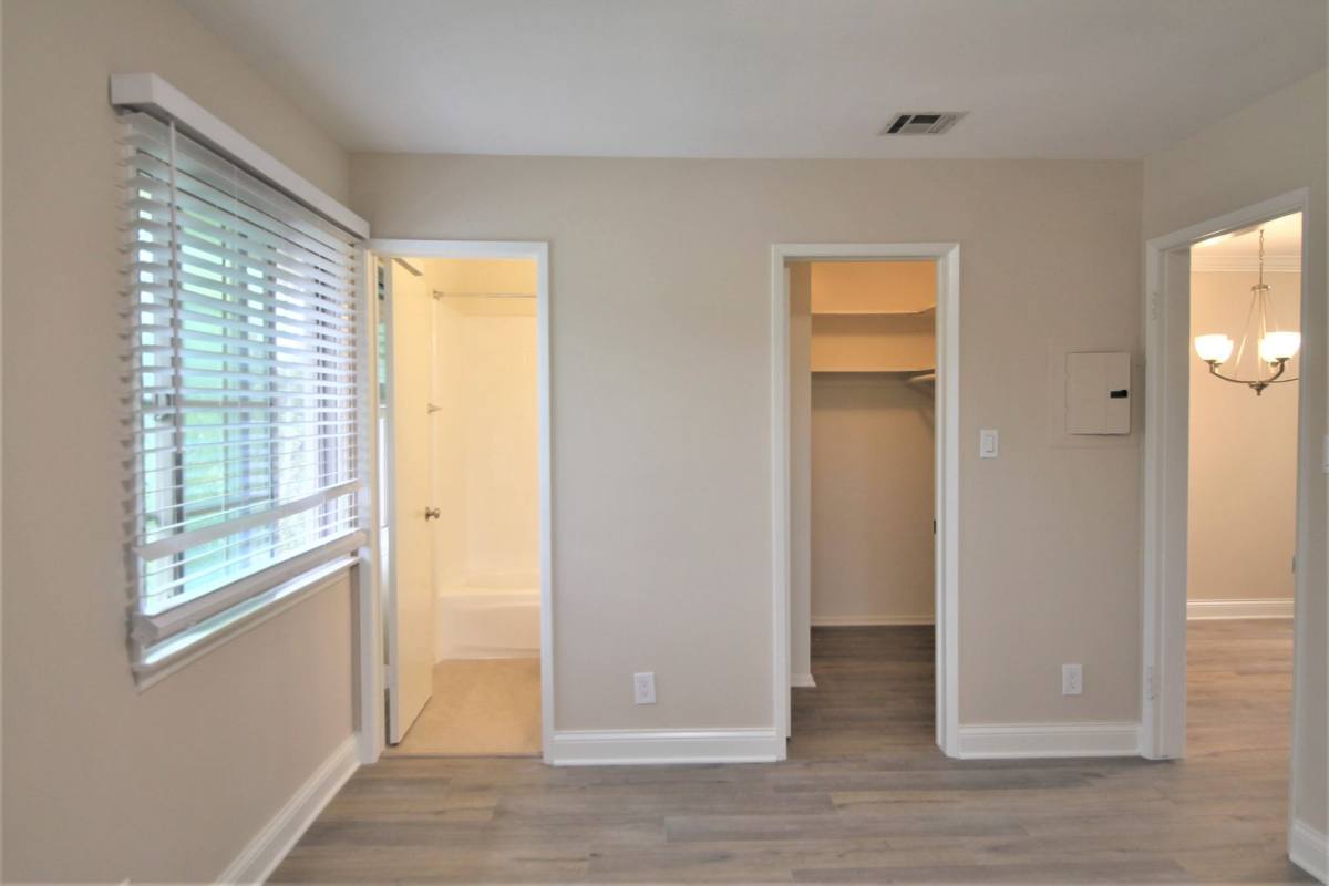 Apartment for rent at 15127-37 Dickens St, Sherman Oaks, CA 91403