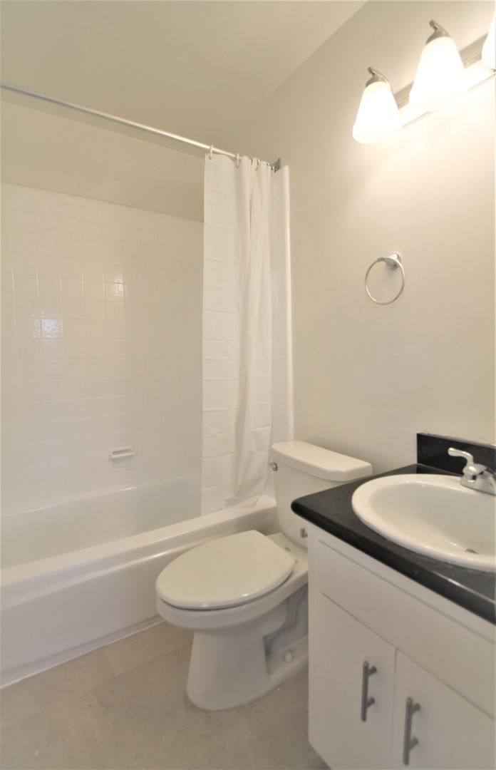 Apartment for rent at 15127-37 Dickens St, Sherman Oaks, CA 91403