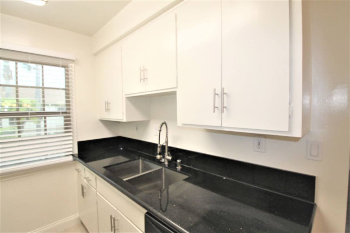Apartment for rent at 15127-37 Dickens St, Sherman Oaks, CA 91403