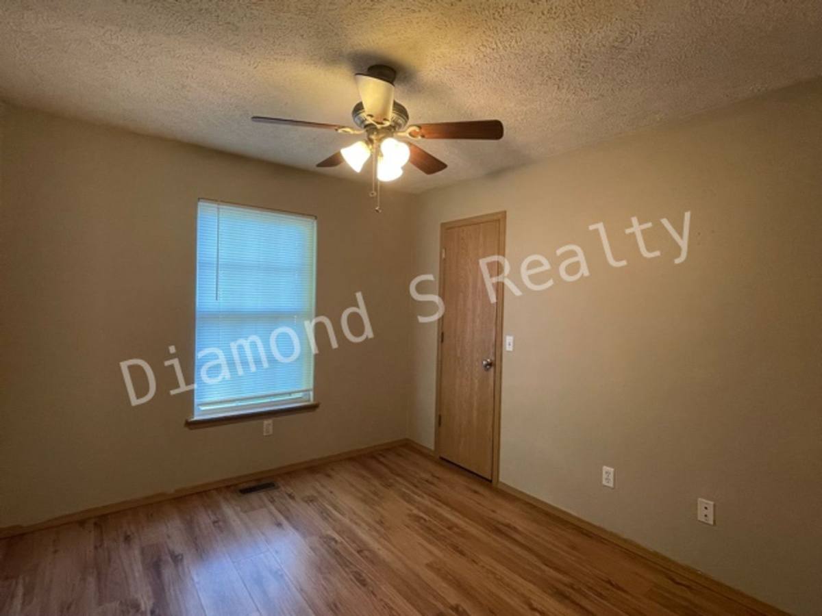 Townhouse for rent at 2313 N Rogers Ave, Springfield, MO 65803