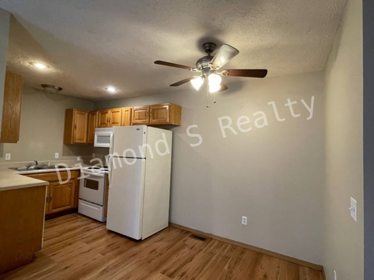 Townhouse for rent at 2313 N Rogers Ave, Springfield, MO 65803