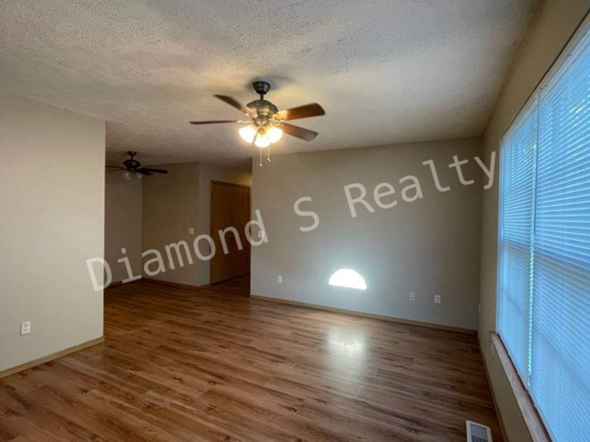 Townhouse for rent at 2313 N Rogers Ave, Springfield, MO 65803