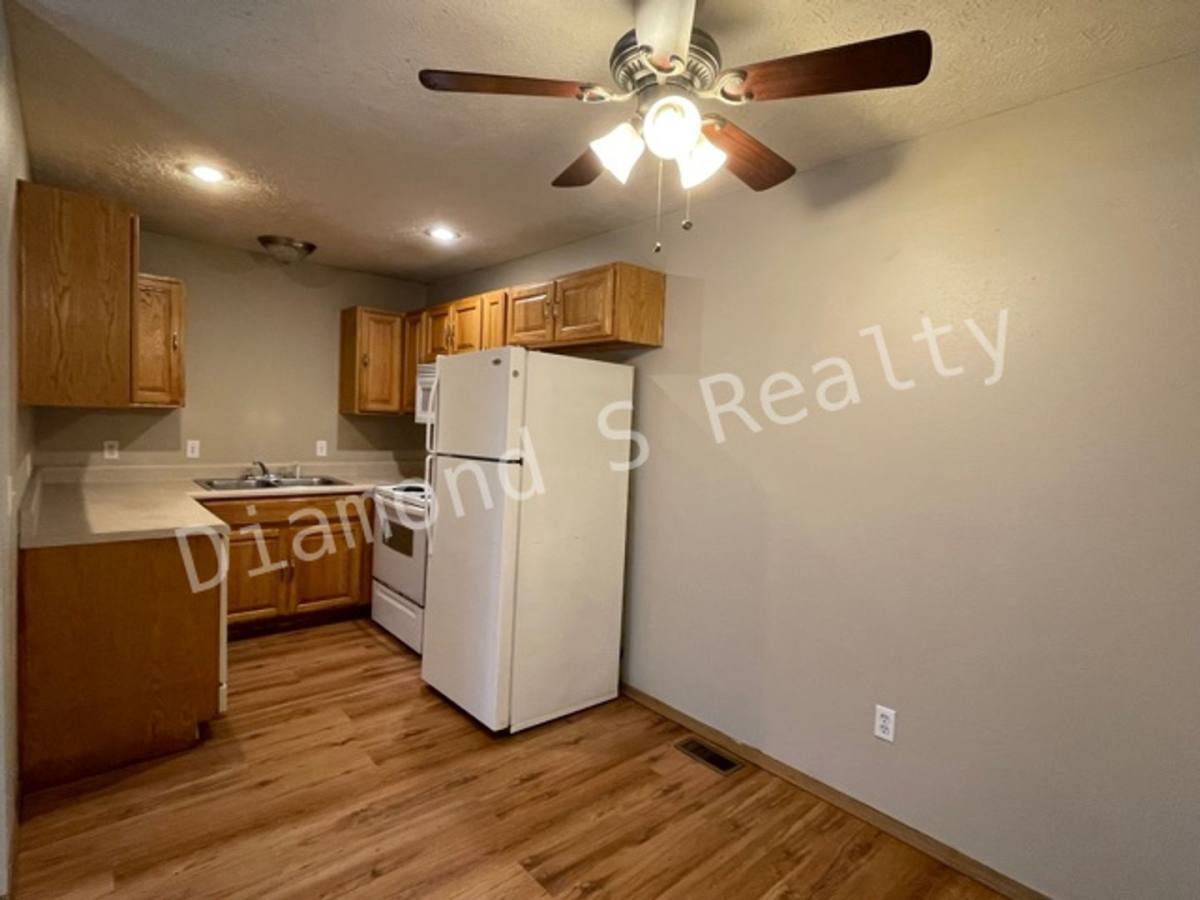Townhouse for rent at 2313 N Rogers Ave, Springfield, MO 65803