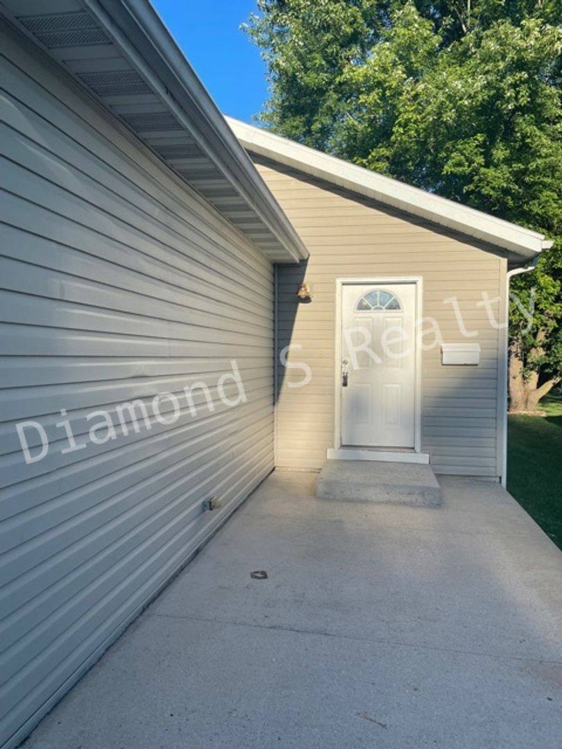 Townhouse for rent at 2313 N Rogers Ave, Springfield, MO 65803