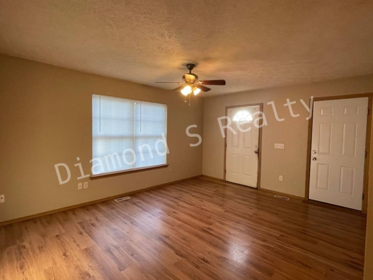 Townhouse for rent at 2313 N Rogers Ave, Springfield, MO 65803