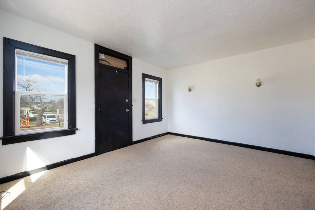 Apartment for rent at 223-225 W Trail St, Jackson, MI 49201