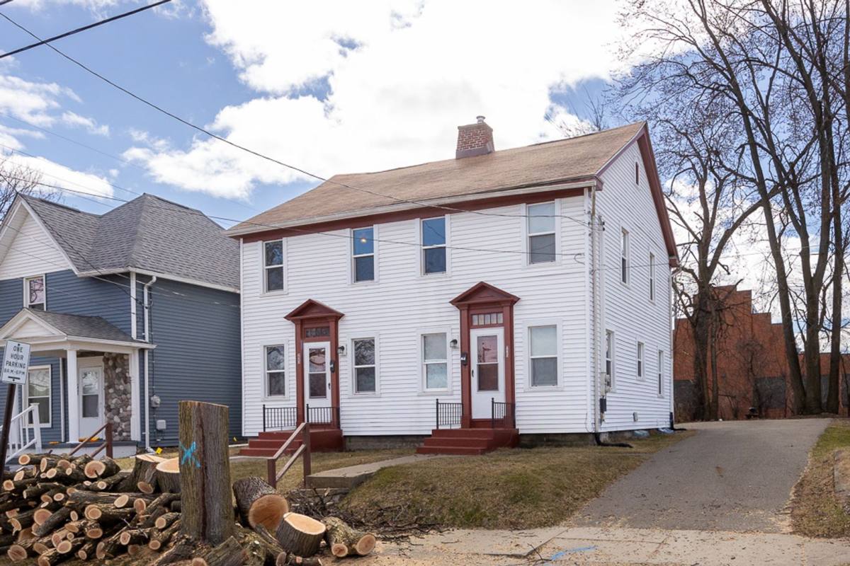 Apartment for rent at 223-225 W Trail St, Jackson, MI 49201