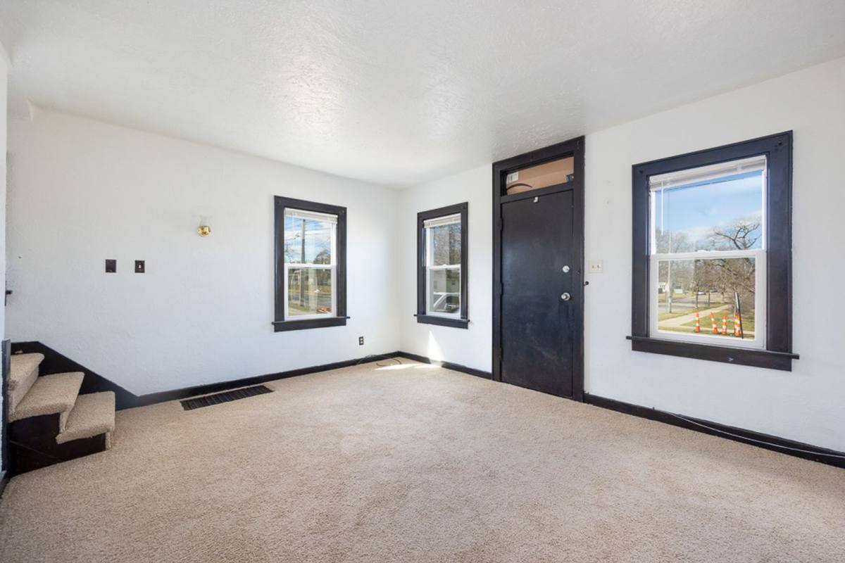 Apartment for rent at 223-225 W Trail St, Jackson, MI 49201