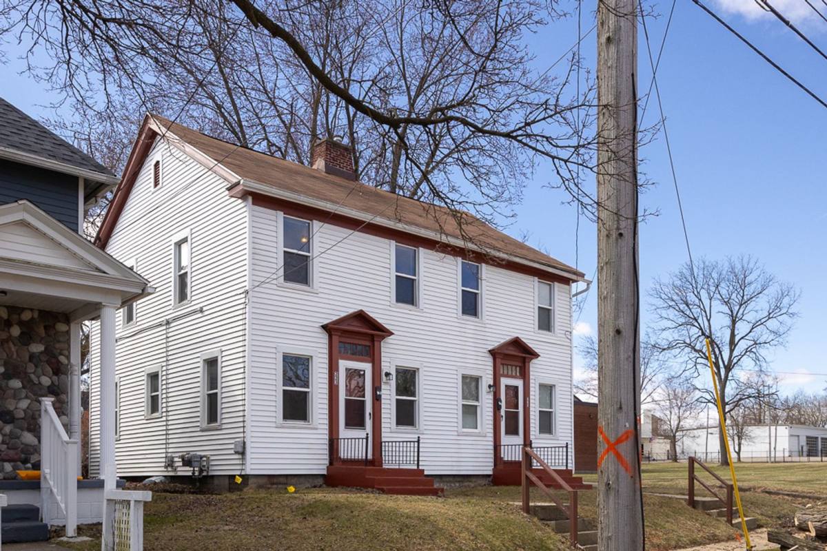 Apartment for rent at 223-225 W Trail St, Jackson, MI 49201