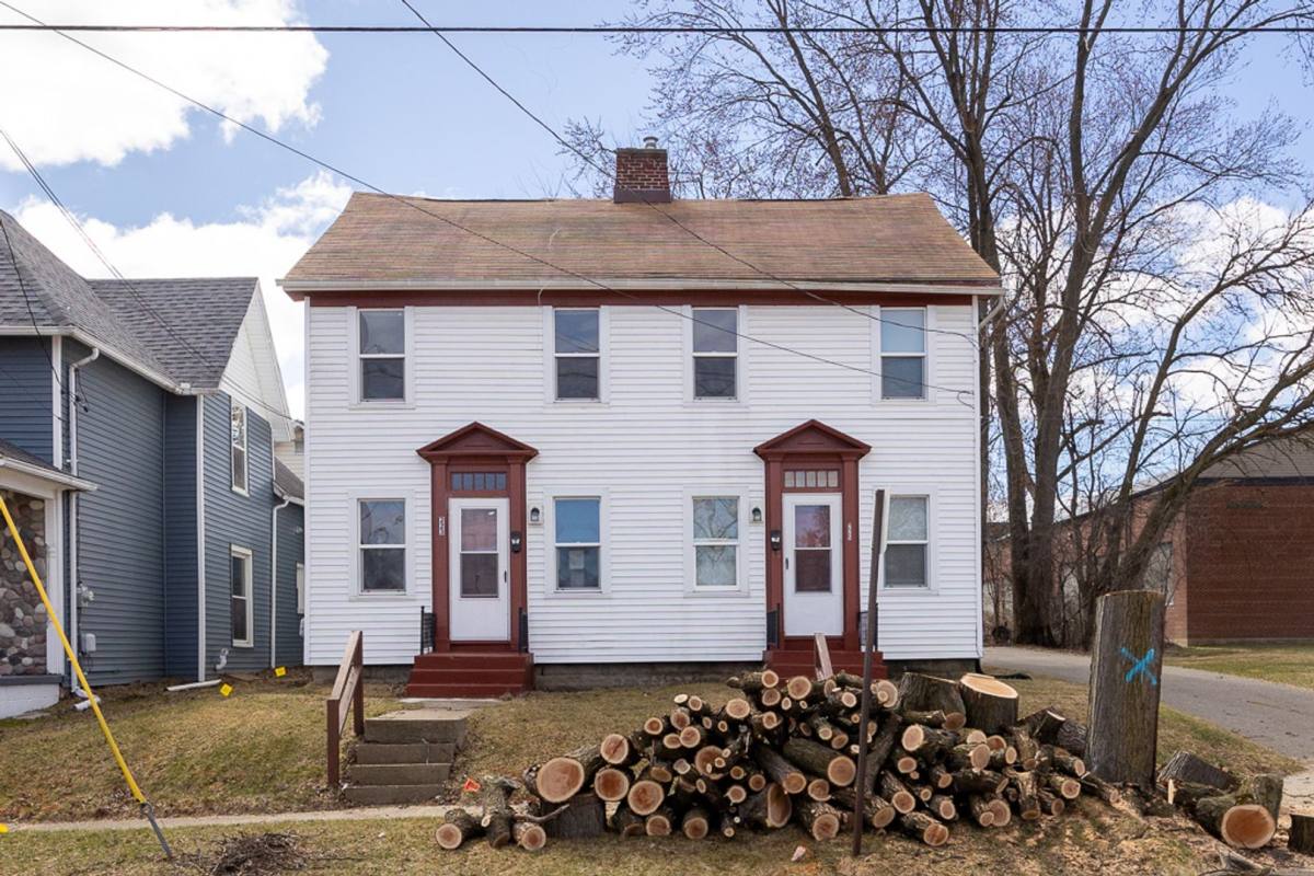 Apartment for rent at 223-225 W Trail St, Jackson, MI 49201