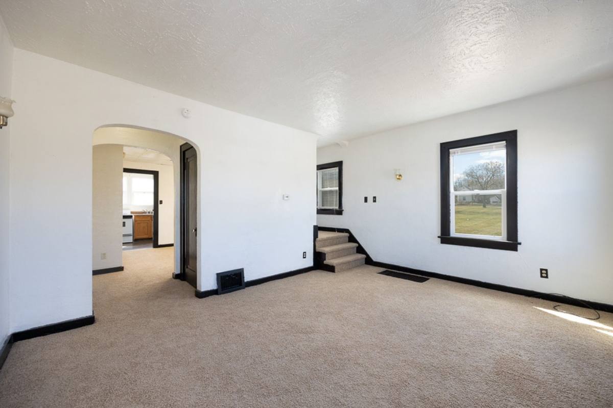 Apartment for rent at 223-225 W Trail St, Jackson, MI 49201