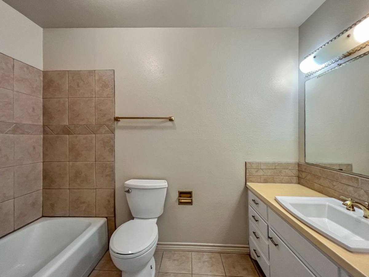Apartment for rent at 901 E Michigan Dr, Hobbs, NM 88240