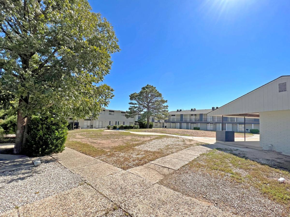 Apartment for rent at 901 E Michigan Dr, Hobbs, NM 88240