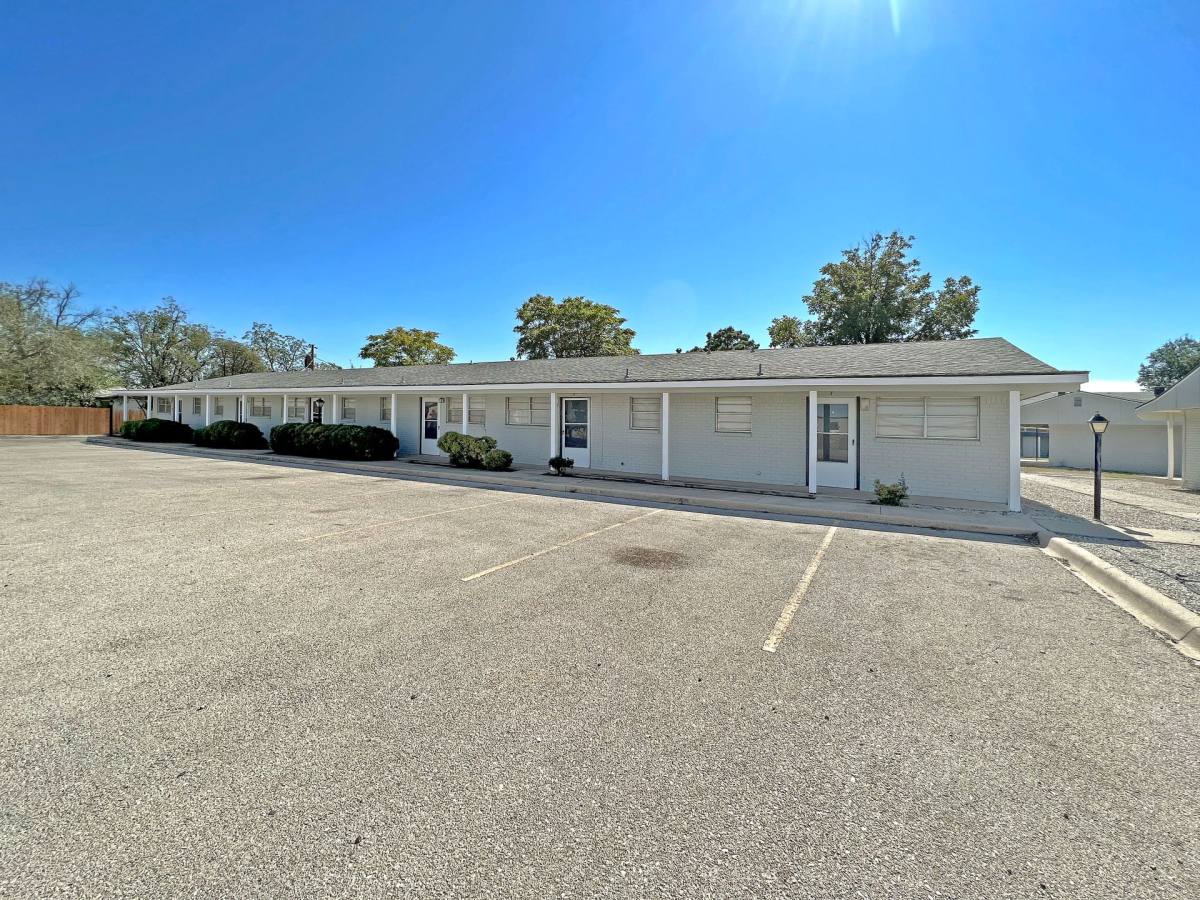 Apartment for rent at 901 E Michigan Dr, Hobbs, NM 88240