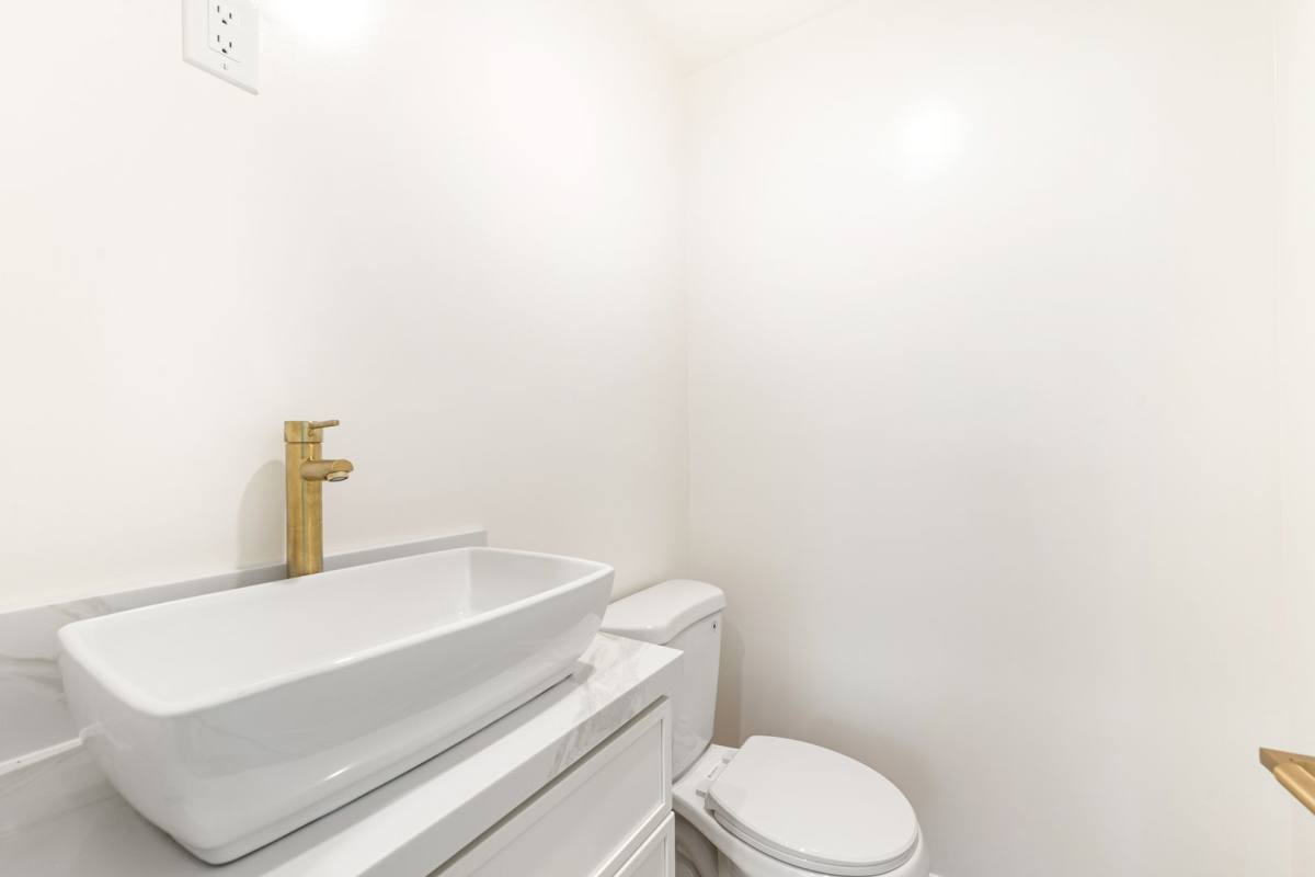 Apartment for rent at 1512 Durango Ave, Los Angeles, CA 90035