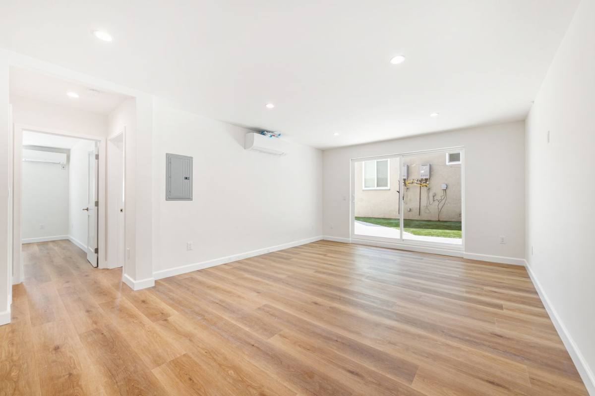 Apartment for rent at 1512 Durango Ave, Los Angeles, CA 90035