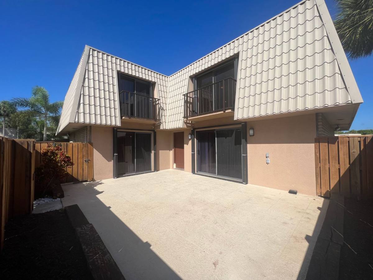 Townhouse for rent at 5714 57th Way, West Palm Beach, FL 33409