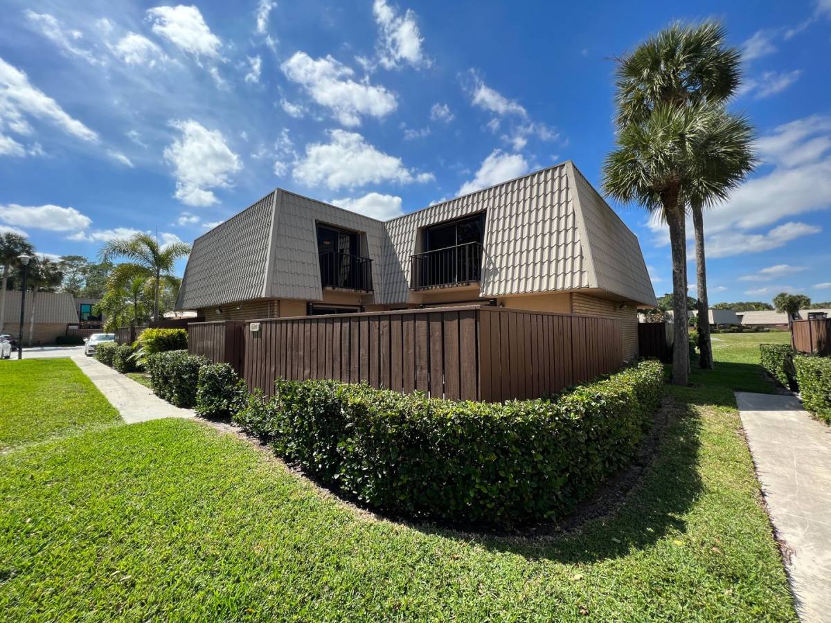 Townhouse for rent at 5714 57th Way, West Palm Beach, FL 33409