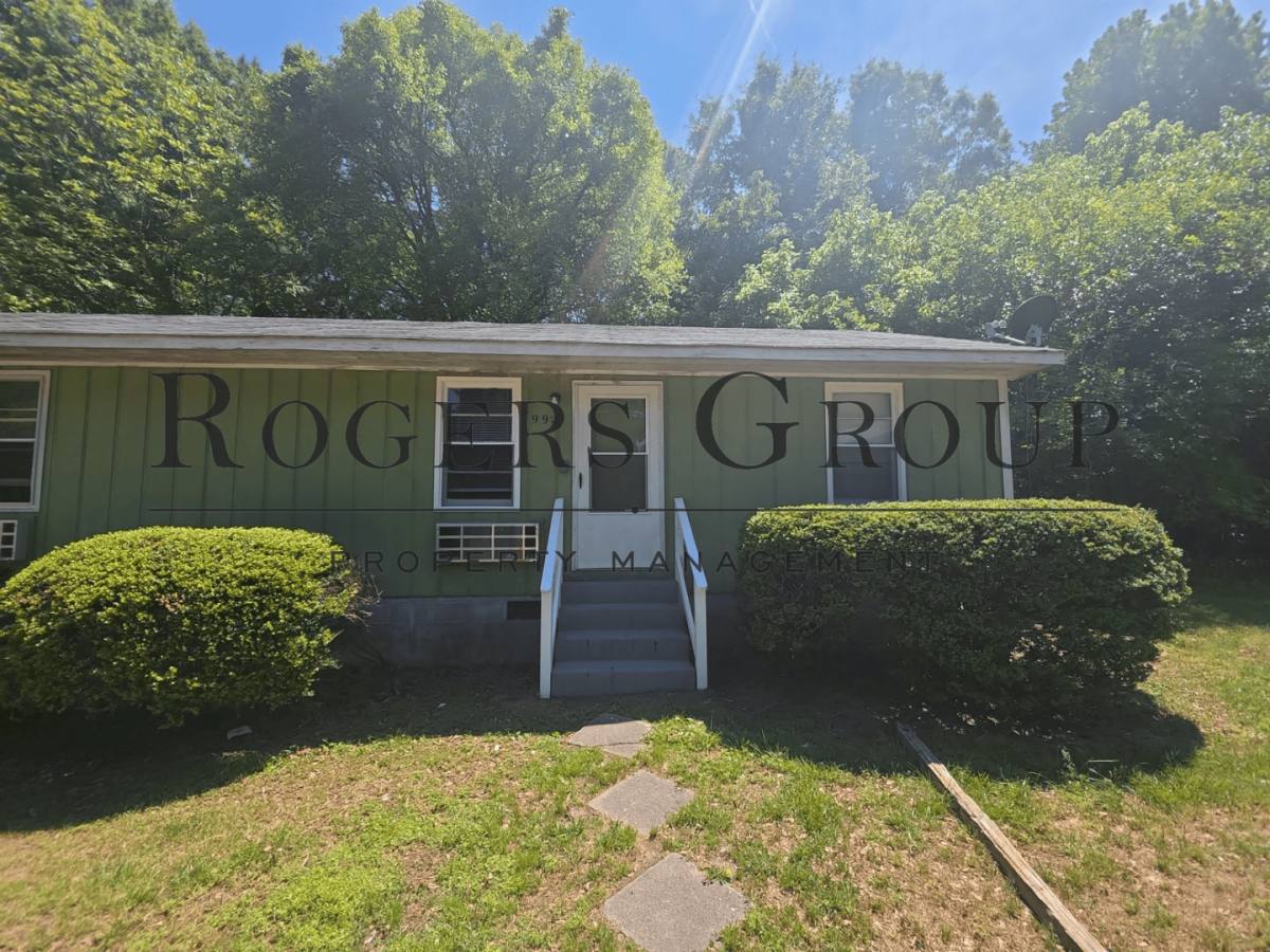 Apartment for rent at 992-994 Hughes St, Henderson, NC 27536