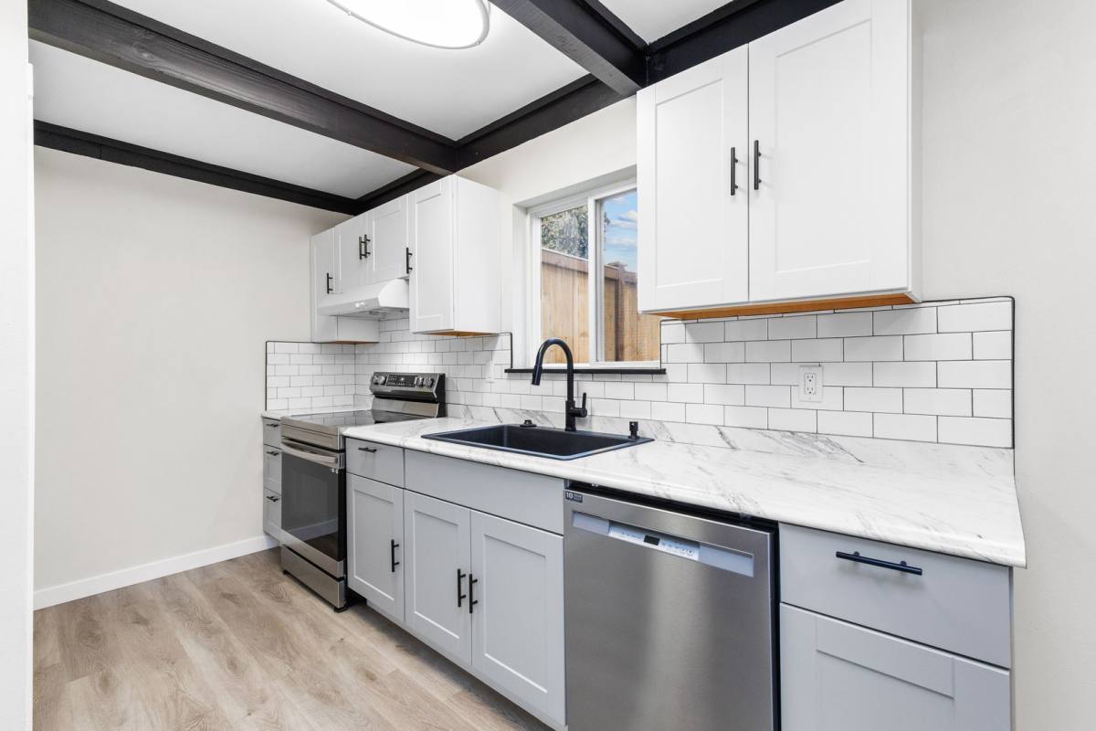 Townhouse for rent at 18808 36th Ave W, Lynnwood, WA 98036