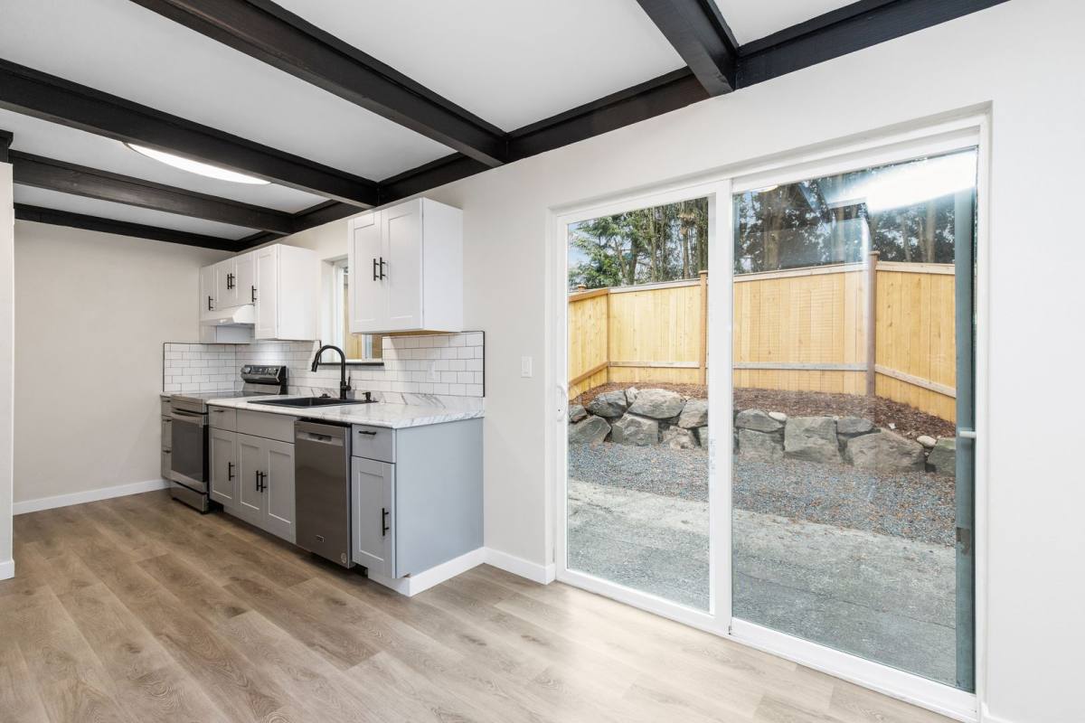 Townhouse for rent at 18808 36th Ave W, Lynnwood, WA 98036