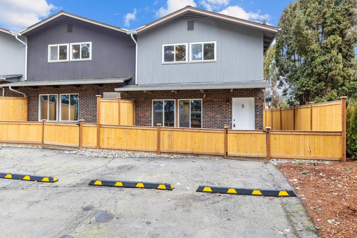 Townhouse for rent at 18808 36th Ave W, Lynnwood, WA 98036