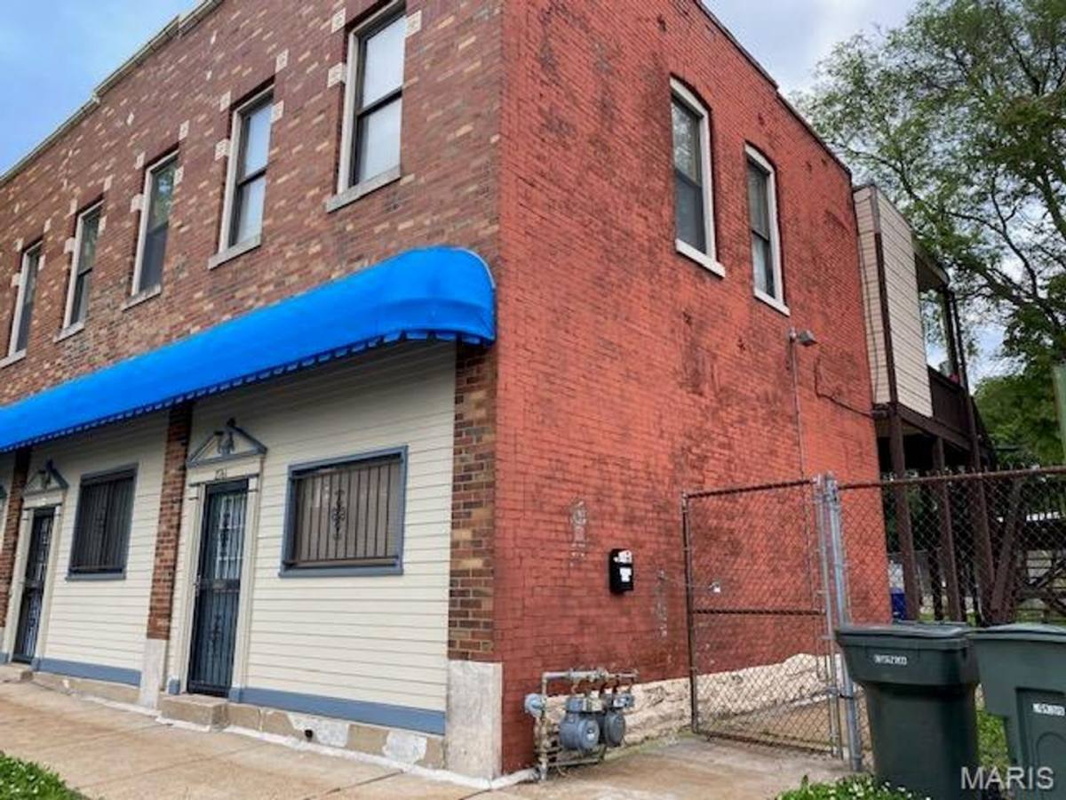 Apartment for rent at 2761-2765 Gravois Ave, Saint Louis, MO 63118