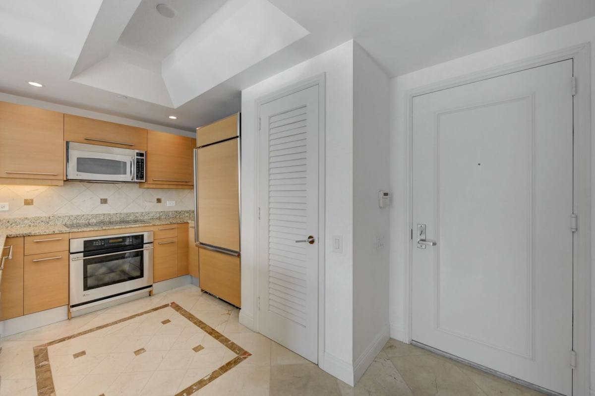 Apartment for rent at 322 Karen Ave, Las Vegas, NV 89109