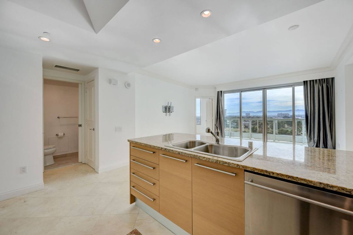 Apartment for rent at 322 Karen Ave, Las Vegas, NV 89109
