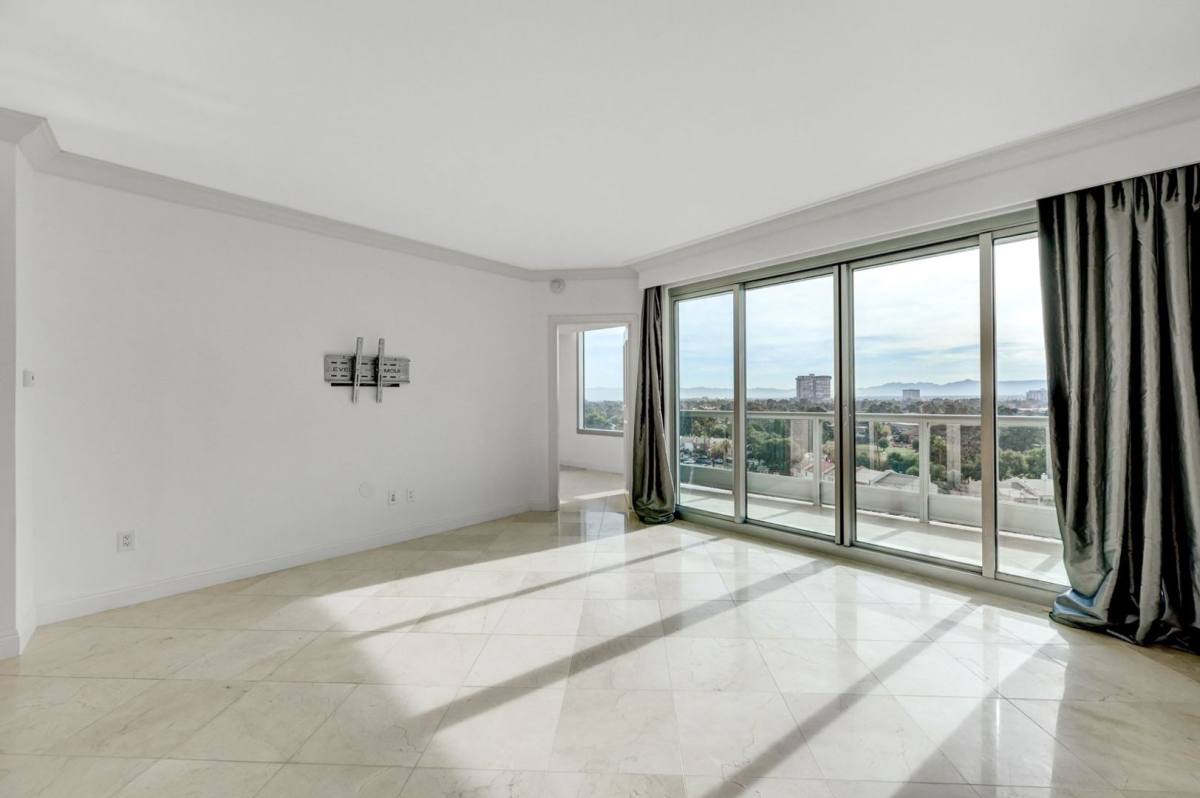 Apartment for rent at 322 Karen Ave, Las Vegas, NV 89109