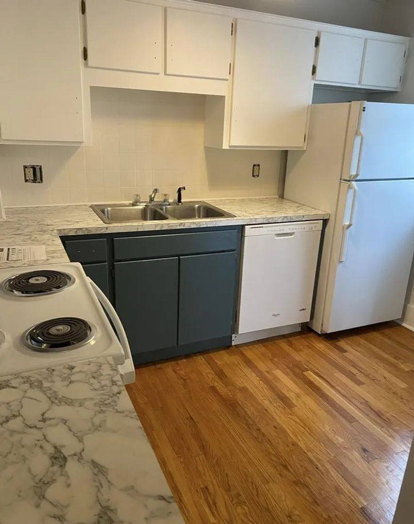 Apartment for rent at 4918-4920 California St, Omaha, NE 68132