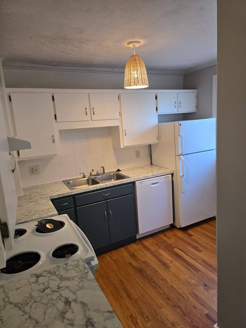 Apartment for rent at 4918-4920 California St, Omaha, NE 68132