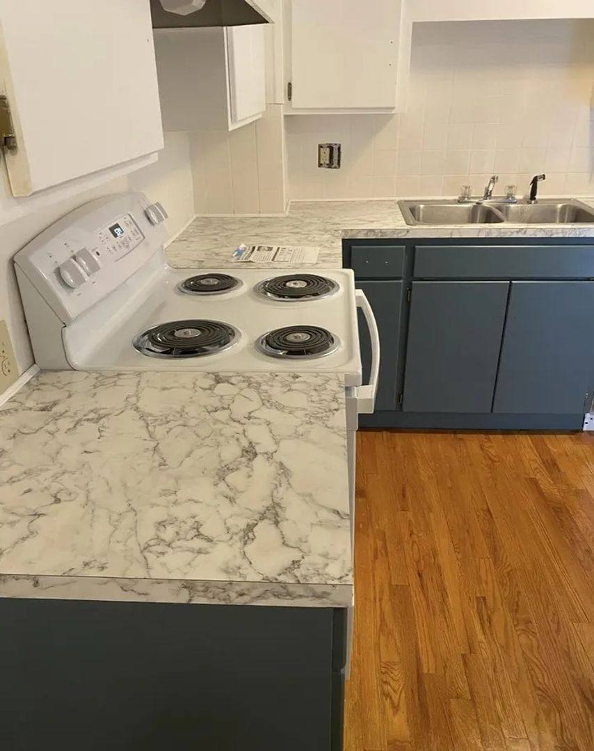 Apartment for rent at 4918-4920 California St, Omaha, NE 68132