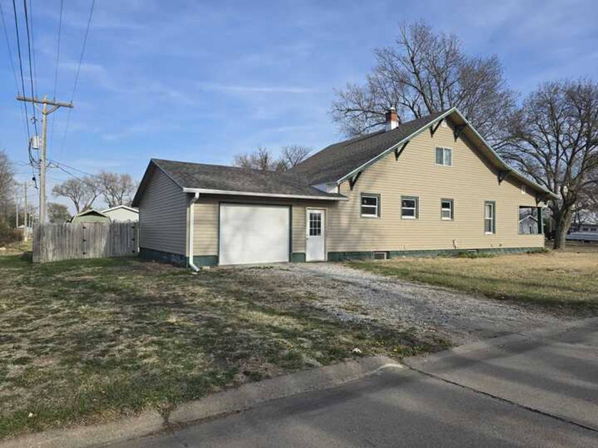 House for rent at 312 W 9th St, Wood River, NE 68883