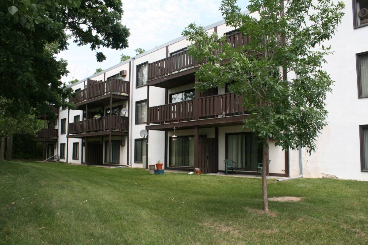 Apartment for rent at 7475 W 123rd St, Saint Paul, MN 55124