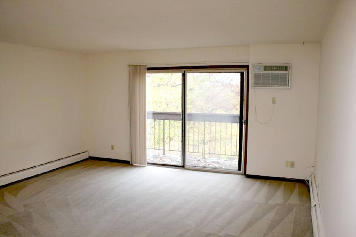 Apartment for rent at 7475 W 123rd St, Saint Paul, MN 55124