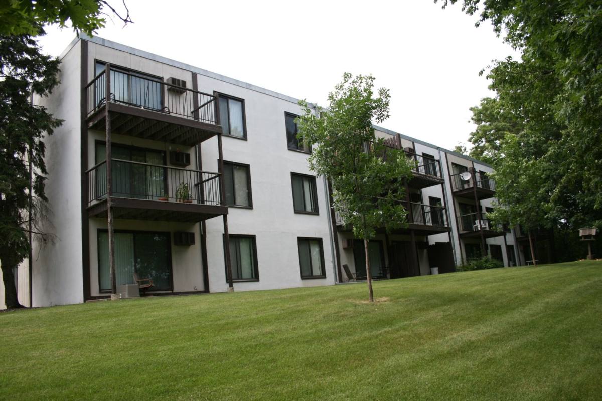 Apartment for rent at 7475 W 123rd St, Saint Paul, MN 55124