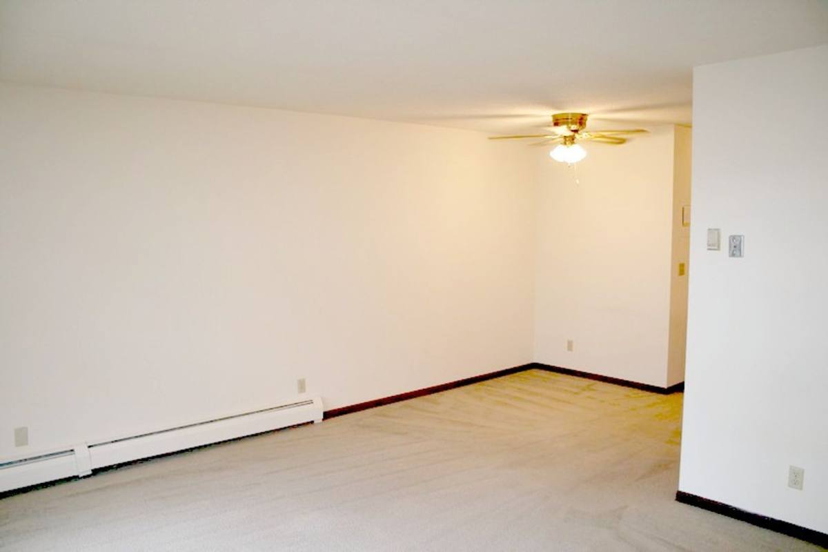 Apartment for rent at 7475 W 123rd St, Saint Paul, MN 55124
