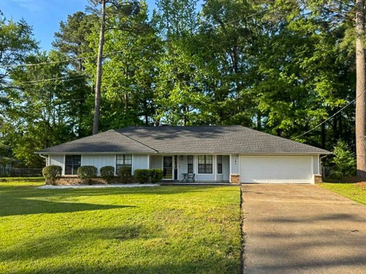 107 Friar Tuck Circle, Columbus, MS 39705