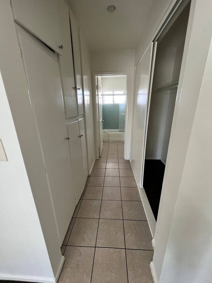 Apartment for rent at 500 E Poppy St, Long Beach, CA 90805