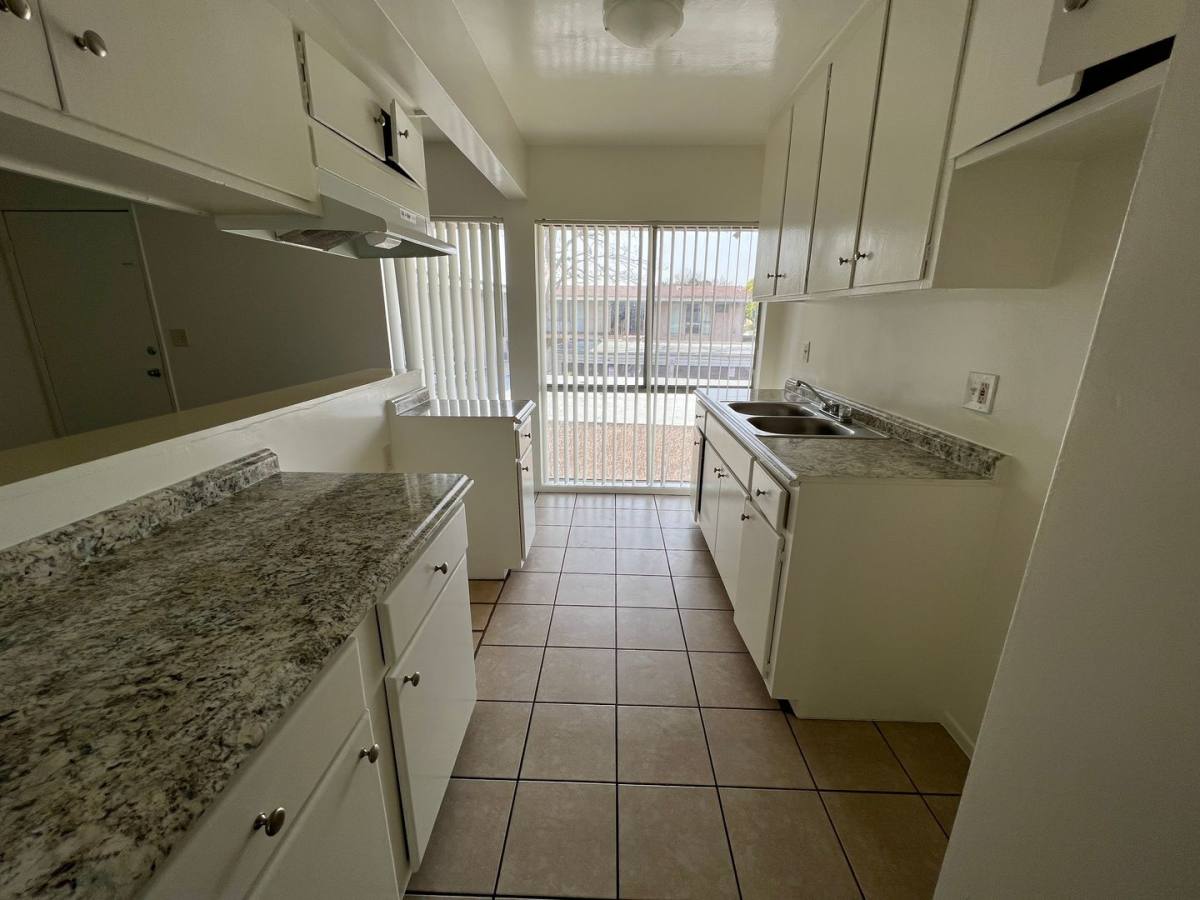 Apartment for rent at 500 E Poppy St, Long Beach, CA 90805