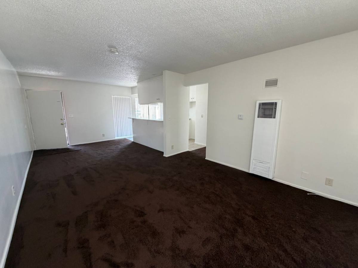 Apartment for rent at 500 E Poppy St, Long Beach, CA 90805