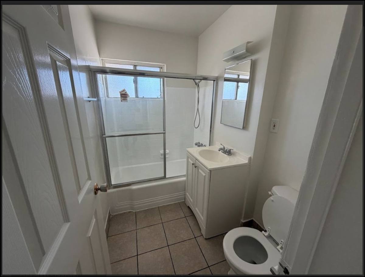 Apartment for rent at 500 E Poppy St, Long Beach, CA 90805