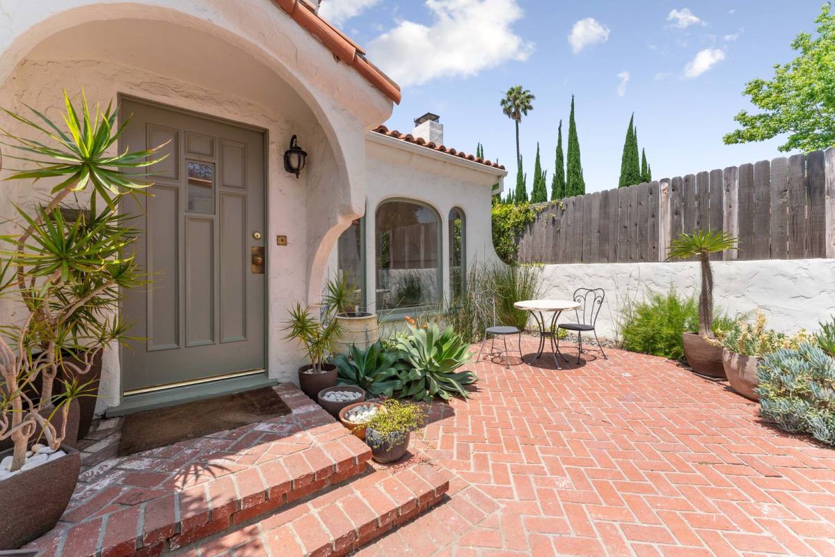 House for rent at 2231 Overland Ave, Los Angeles, CA 90064
