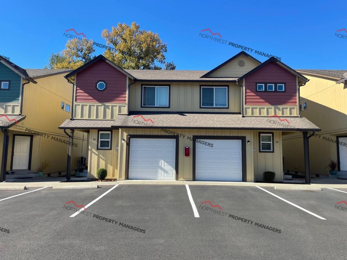 Townhouse for rent at 2277 SW Salsbury Ave, Chehalis, WA 98532